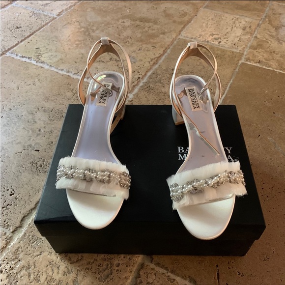 Badgley Mischka Shoes - Badgley Mischka Talitha Soft White Chiffon Low Sandal Heel 9.5 Block